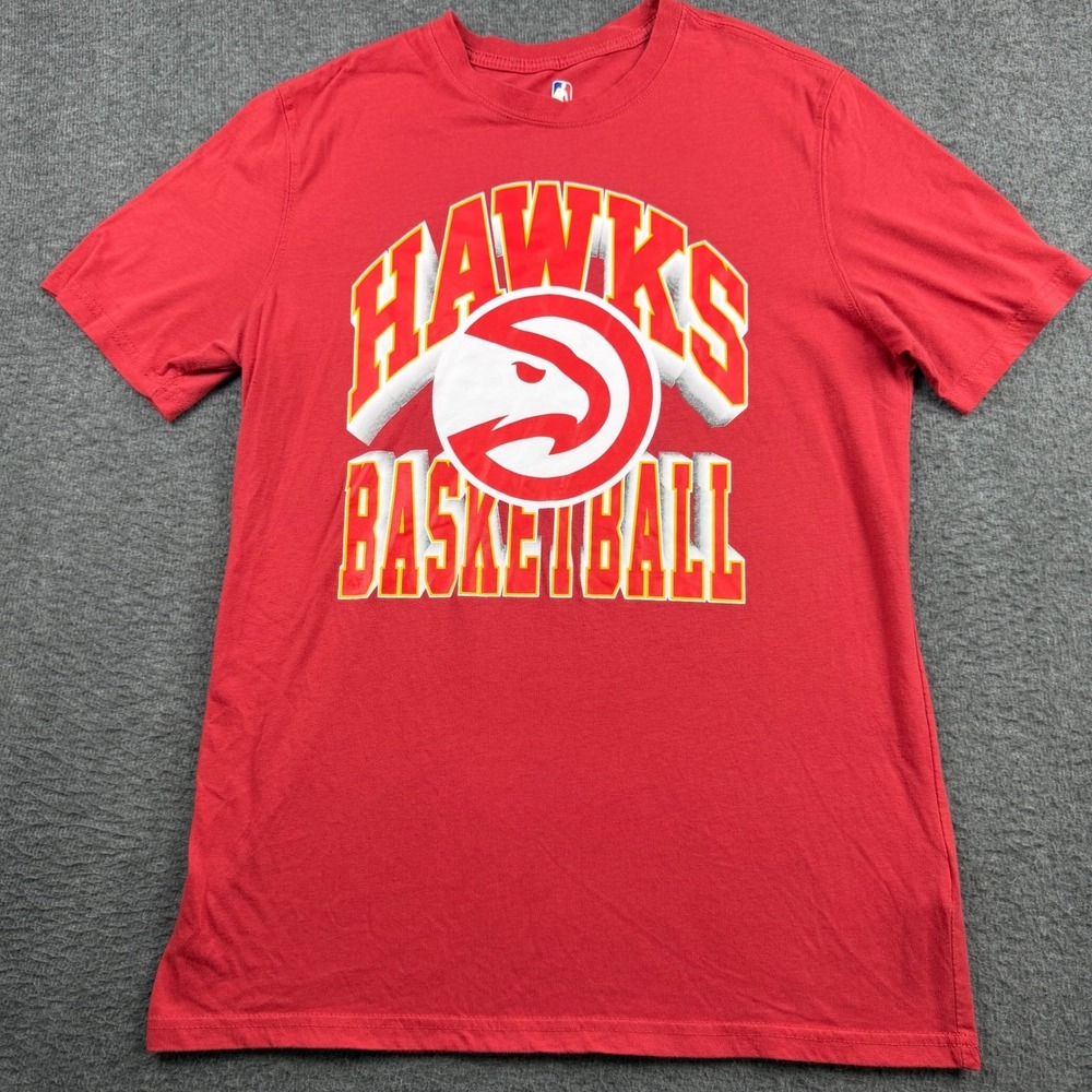 NBA Atlanta Hawks Basketball T-Shirt Men's Medium Red Graphic Crew Neck‎ Tee